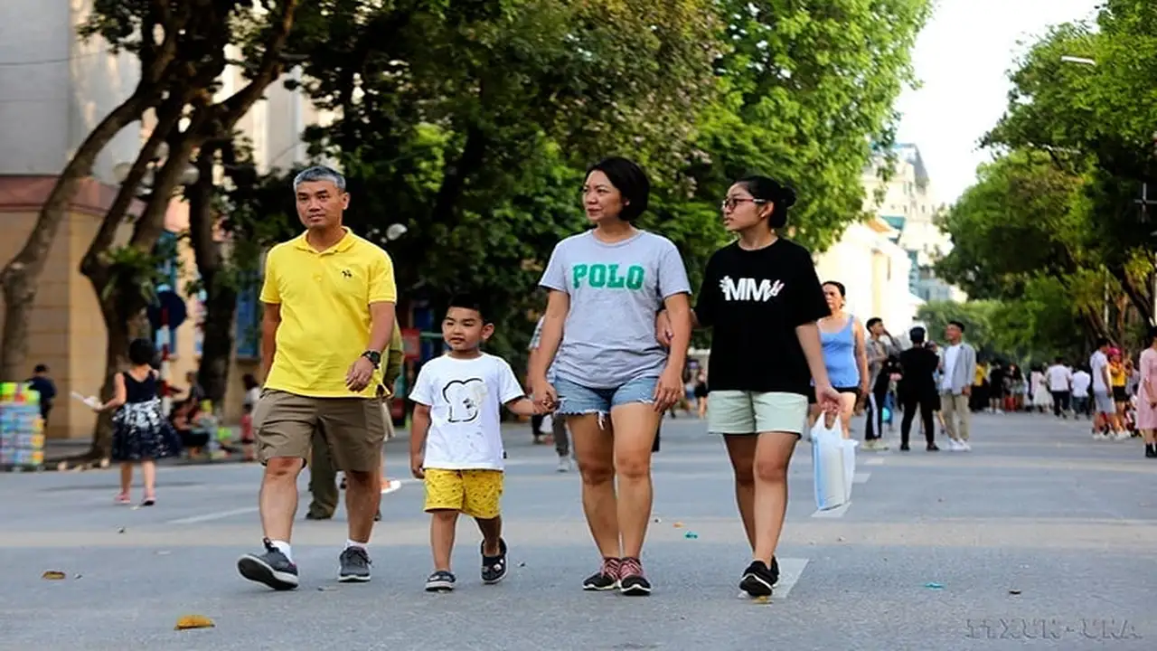 أهالي شمال فيتنام يترقبون تقلبات الطقس بين ضباب الصباح وشمس الظهيرة الدافئة